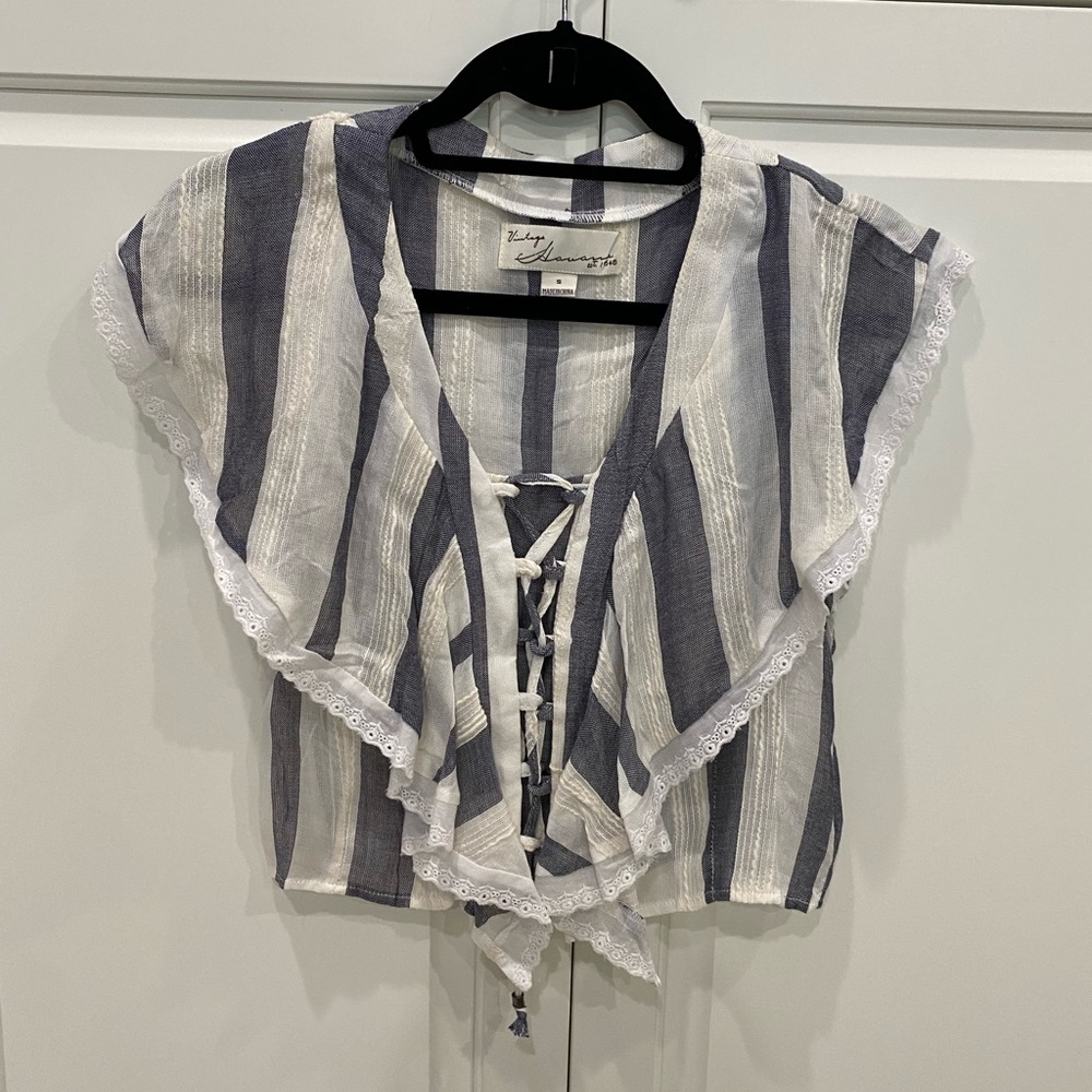 Short blouse
